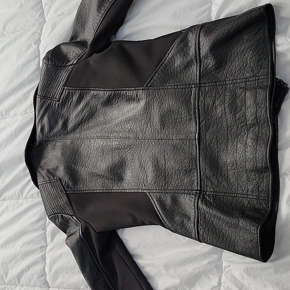 Leather jacket - Picture 3 of 3